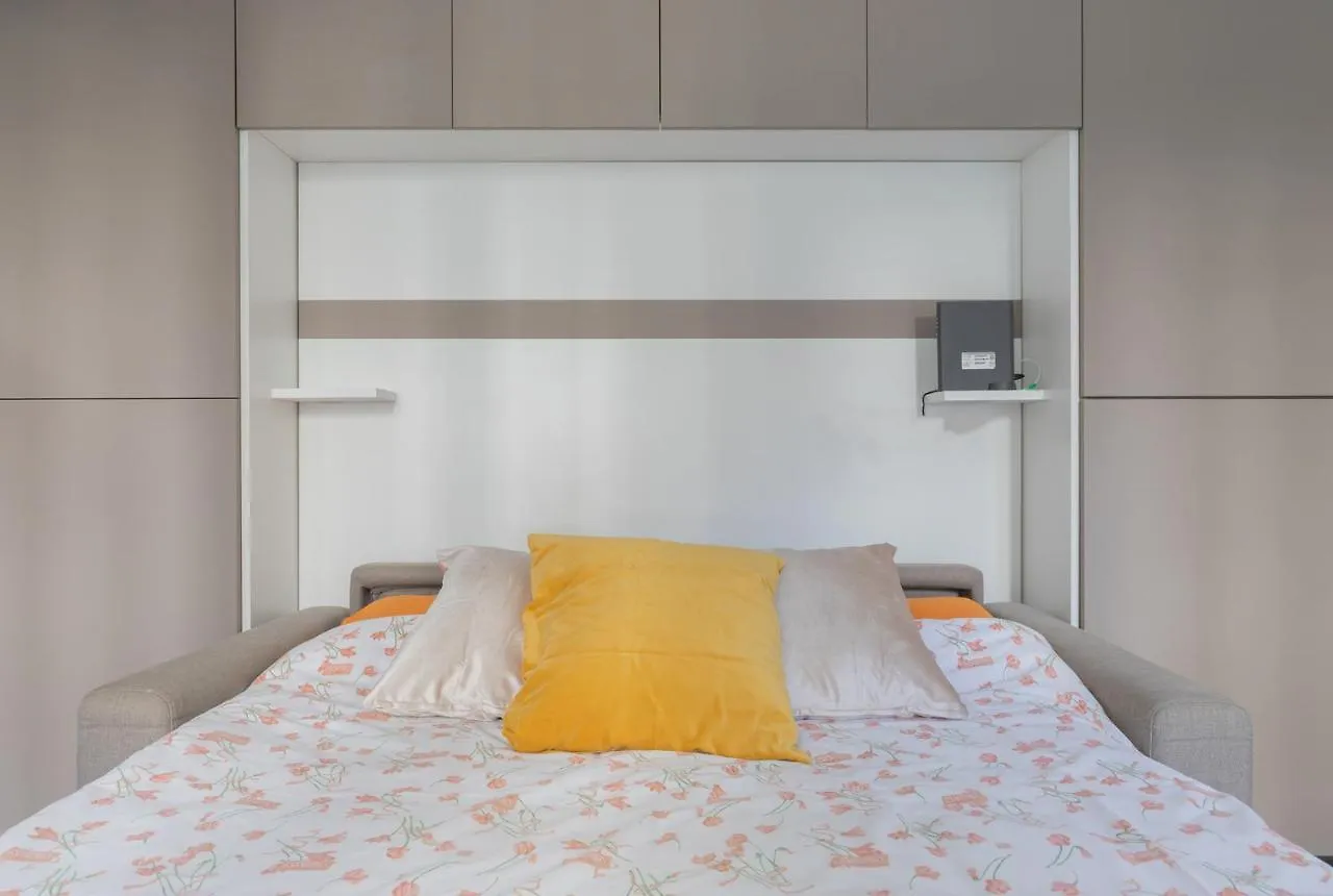 밀라노 20Mins From Duomo - Renovated Apt Near City Center 아파트 0*,  이탈리아