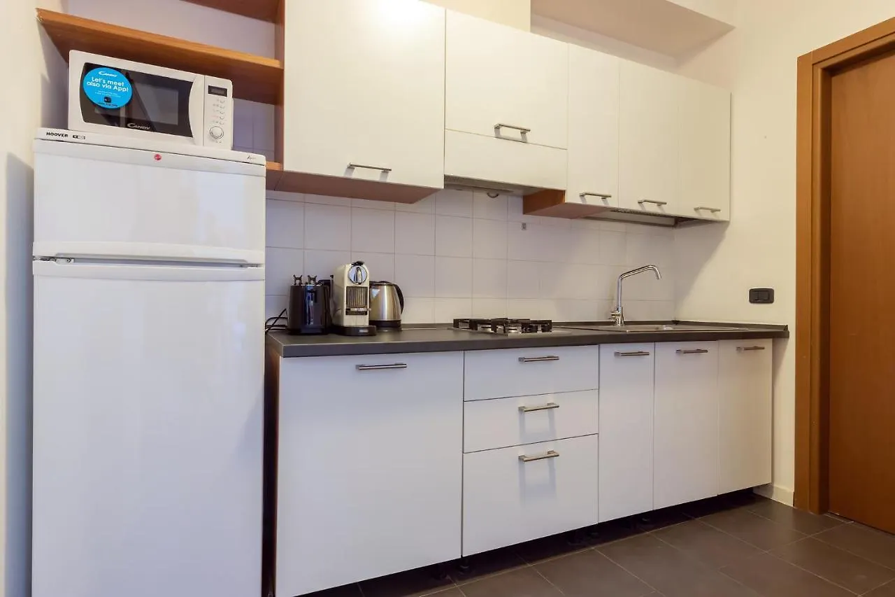 밀라노 20Mins From Duomo - Renovated Apt Near City Center 아파트 0*,